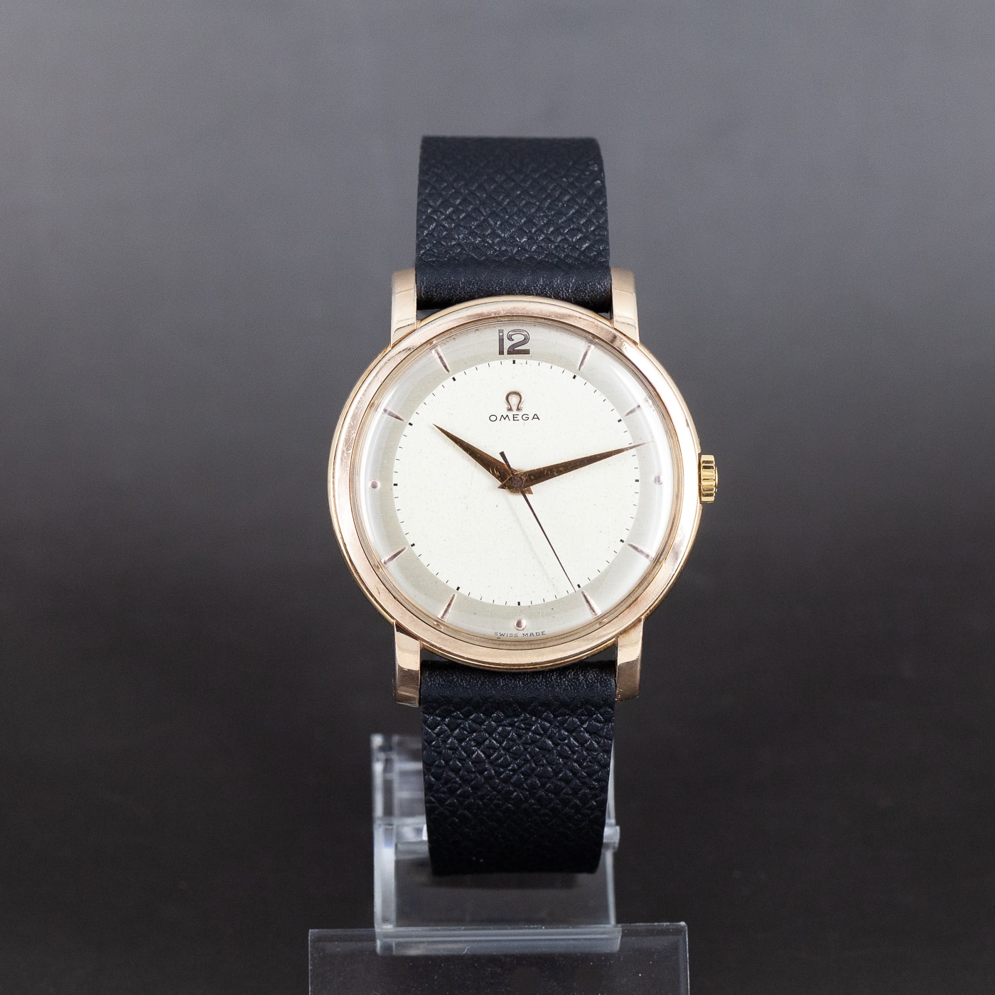 Harvinainen Omega ref. 2545 Jumbo pukukello vuodelta 1948