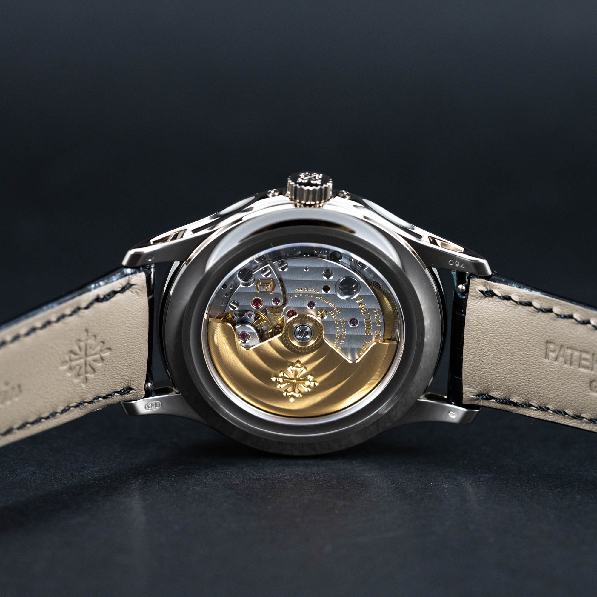 Patek Philippe Annual Calender 5205G-013 vuodelta 2020 - Image 4