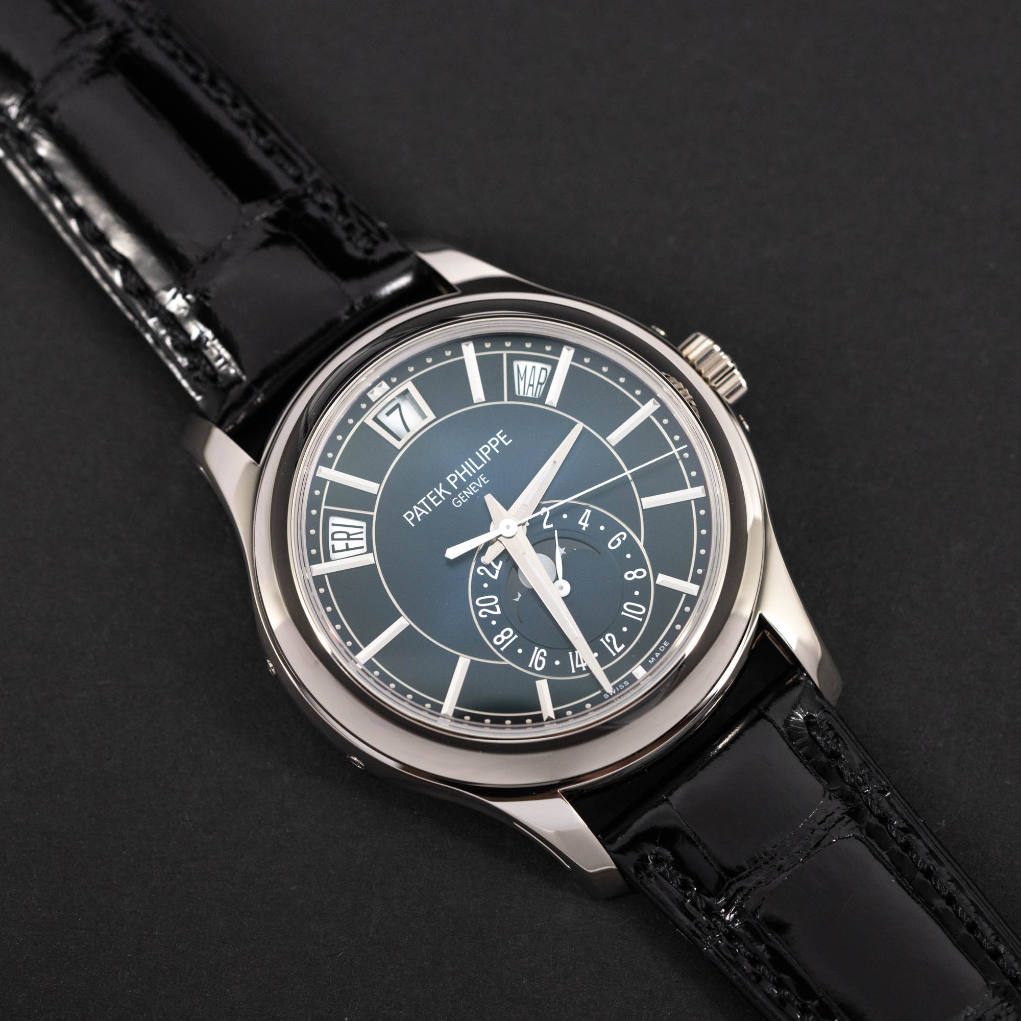 Patek Philippe Annual Calender 5205G-013 vuodelta 2020 - Image 3