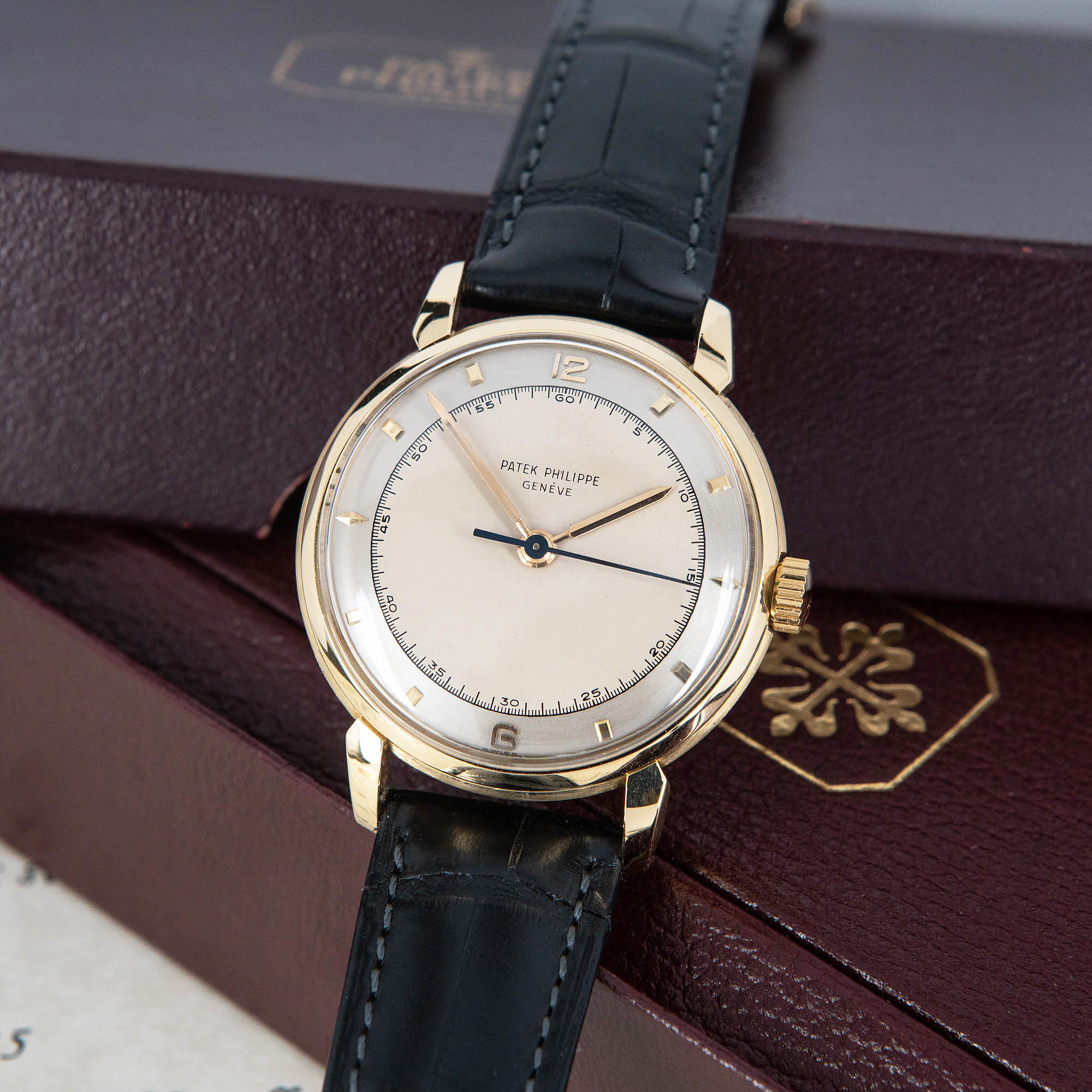 18k Patek Philippe Calatrava "Sector dial" 2482 vuodelta 1952