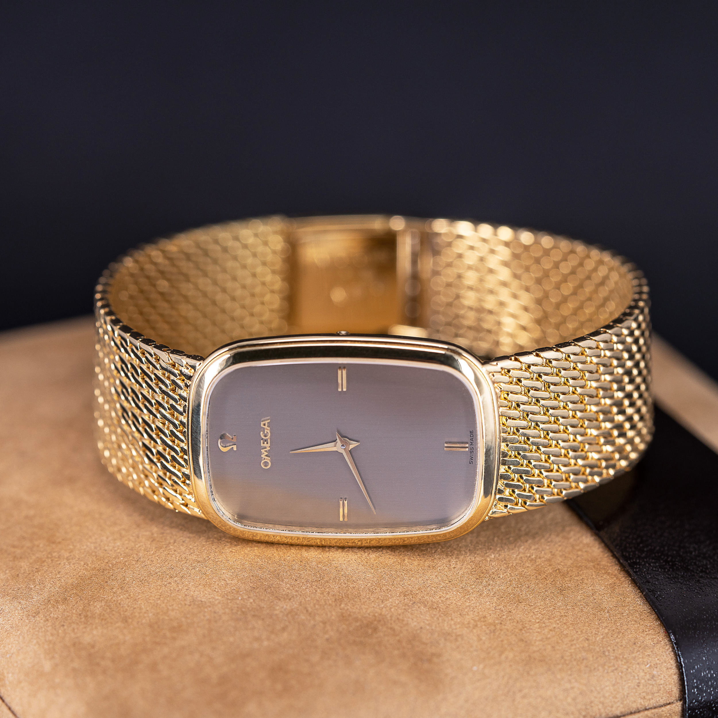 18k Omega De-Ville pukukello vuodelta 1980