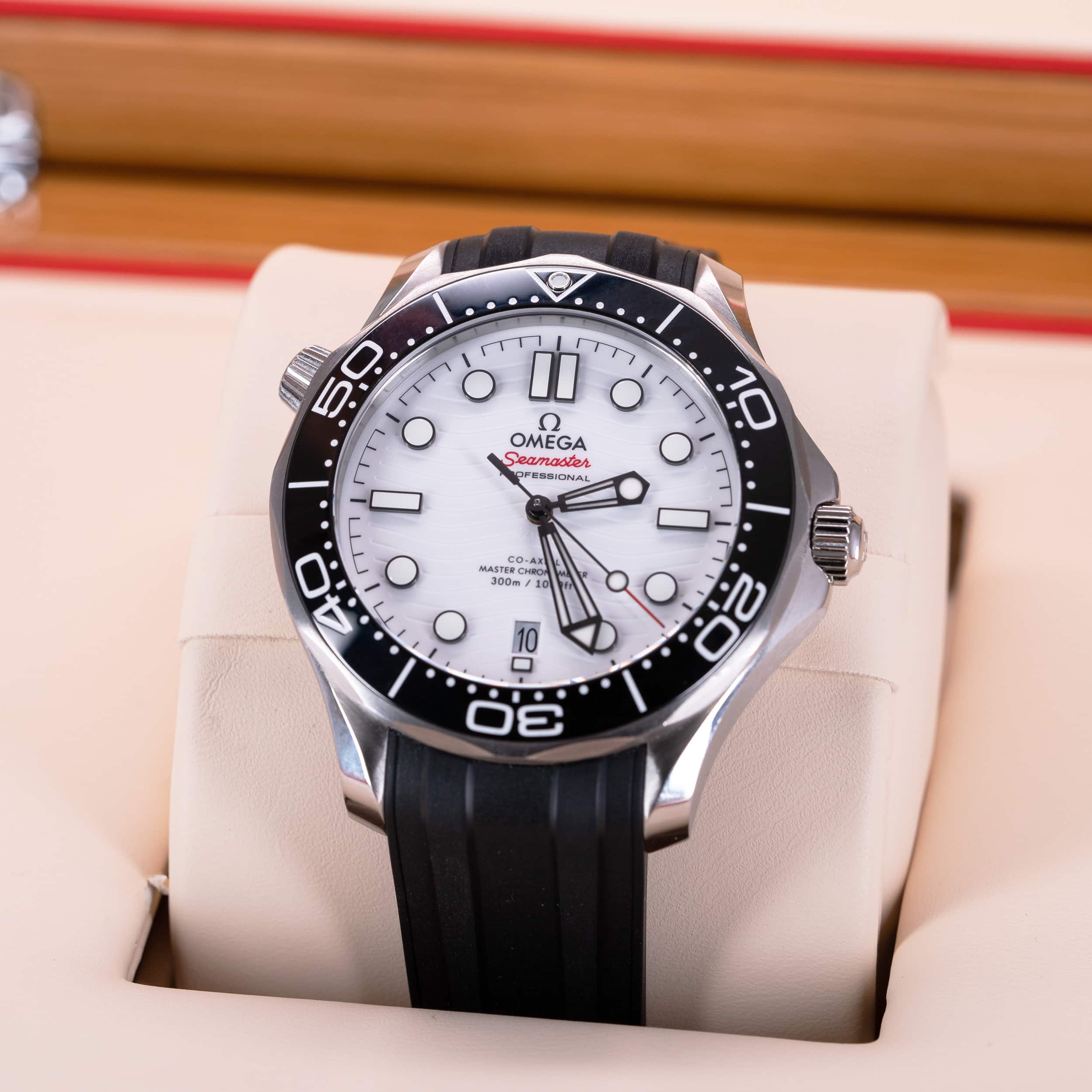 Omega Seamaster 300M Co-Axial White Ceramic 2021 FULL-SET - Image 8