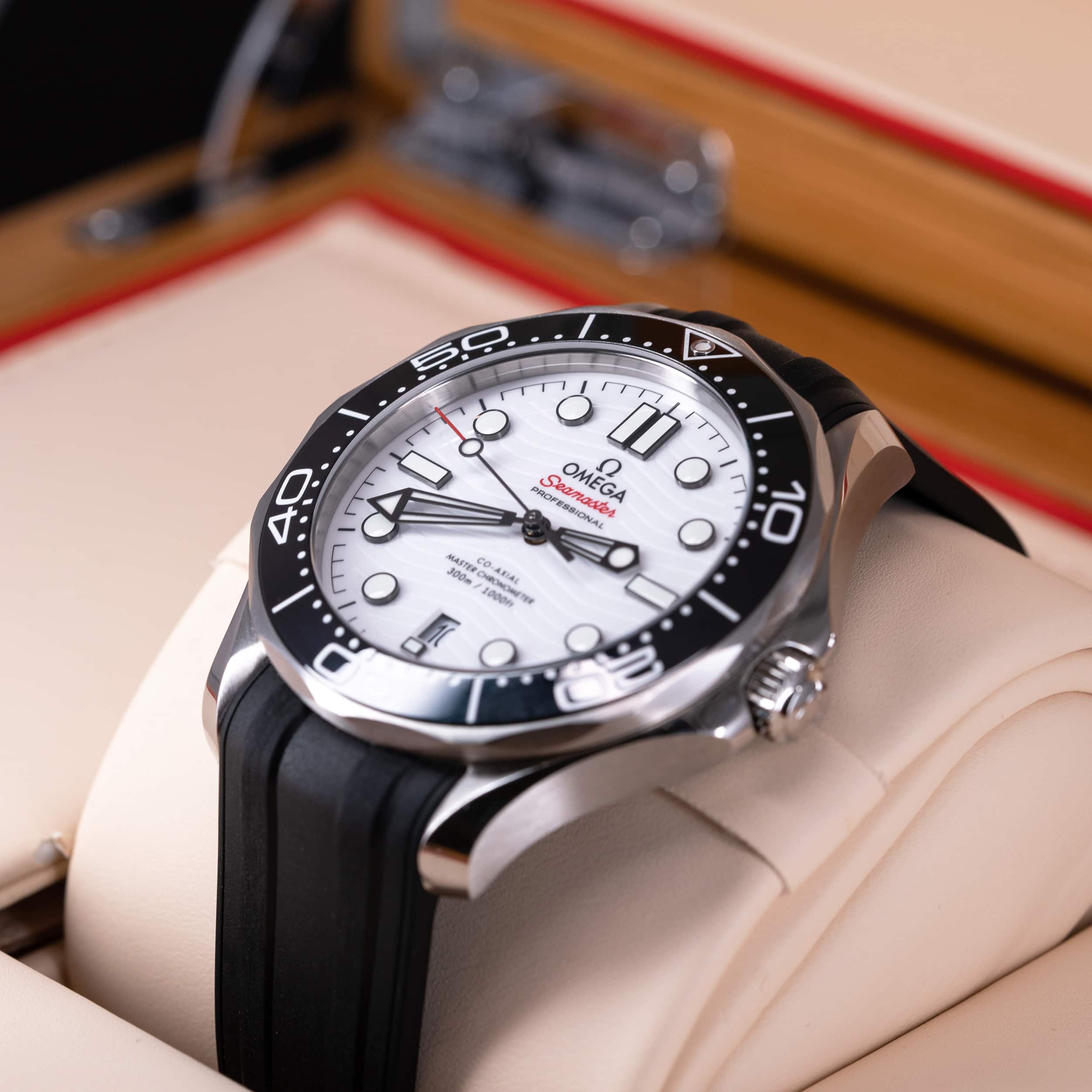 Omega Seamaster 300M Co-Axial White Ceramic 2021 FULL-SET - Image 9