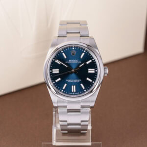 Rolex Oyster Perpetual 41 124300 vuodelta 2023 FULL-SET