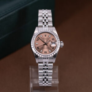 Rolex Oyster Perpetual Date ref. 79240 vuodelta 1999 FULL-SET